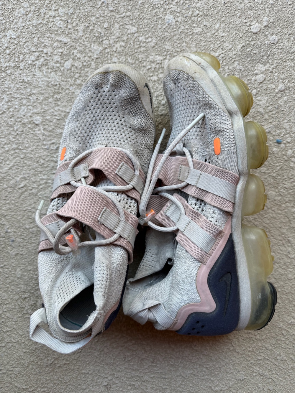 Nike men’s  Gray and Dusty Pink Athletic Sneakers with Air Cushion